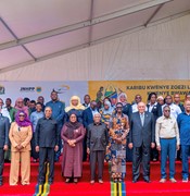 رئيسة تنزانيا تحتفل مع السويدي إليكتريك والمقاولون العرب بمليء سد يوليوس نيريري الكهرومائي